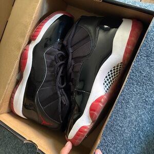 Jordan Men's Black and Red Sneakers